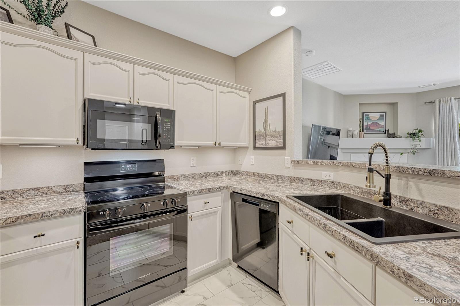  Littleton Condo / Townhome | MLS #: 23155907409 S Alkire Street 103, Littleton Beds: 2 Baths: 2 Price: $338,900