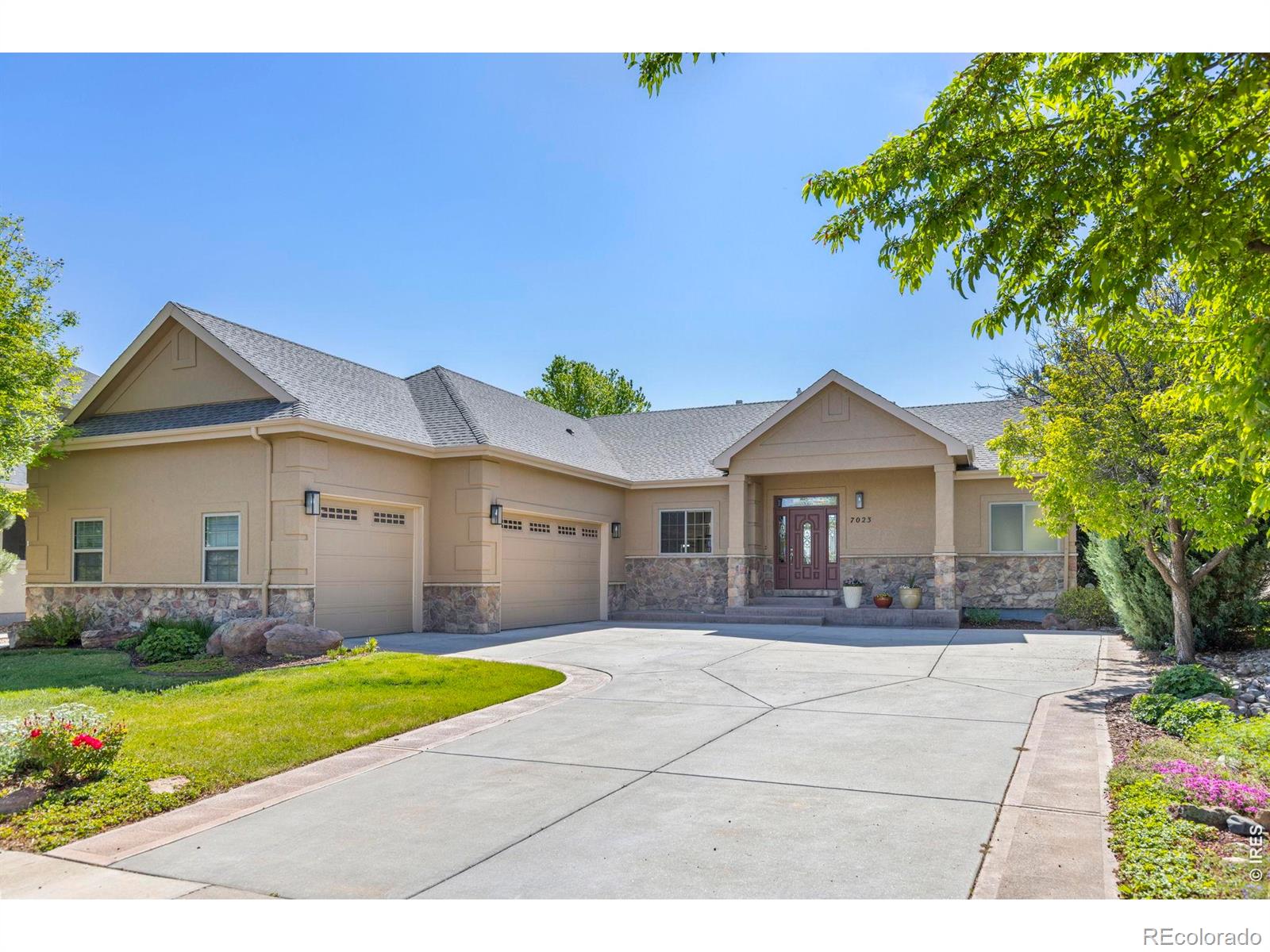  Windsor Home | MLS #: 45678910591647023  Aladar Drive, Windsor Beds: 5 Baths: 4 Price: $899,000