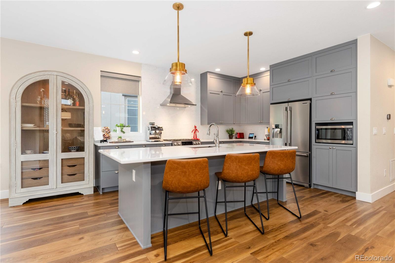  Lakewood Home | MLS #: 163725315513 W Vassar Avenue, Lakewood Beds: 4 Baths: 4 Price: $890,000