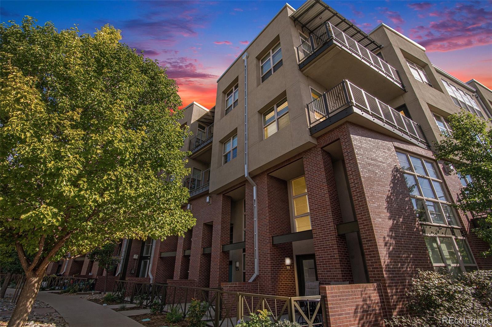 Central Park Denver Condo / Townhome | MLS #: 86805847700 E 29th Avenue 303, Denver Beds: 2 Baths: 2 Price: $367,500