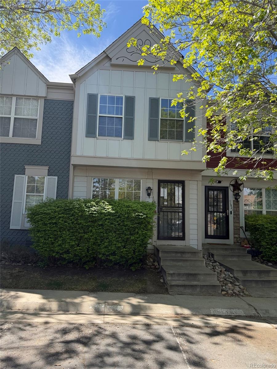 Peachwood Aurora Home | MLS #: 502818711917 E Ford Drive, Aurora Beds: 2 Baths: 3 Price: $199,500