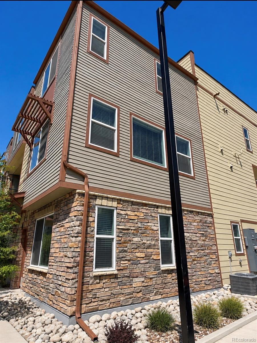  Broomfield Home | MLS #: 604322913813  Del Corso Way, Broomfield Beds: 4 Baths: 4 Price: $669,999