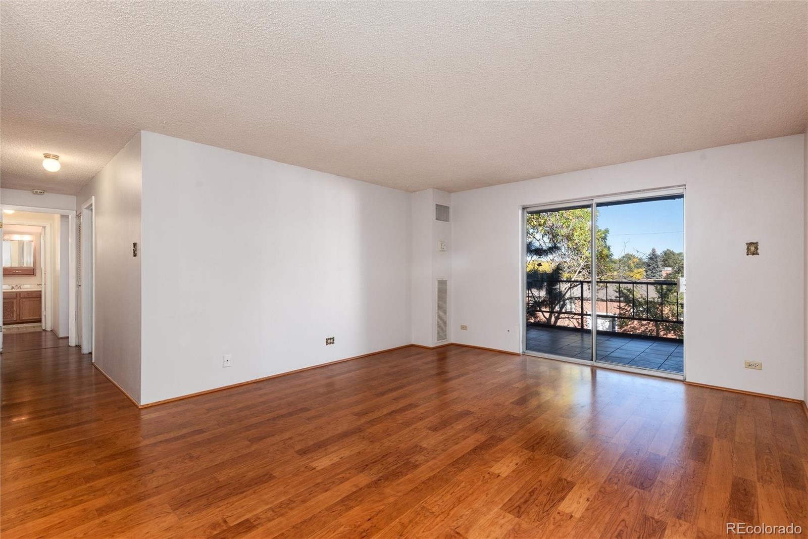 Atrium Denver Condo / Townhome | MLS #: 27839422325 S Linden Court 200, Denver Beds: 2 Baths: 2 Price: $149,000