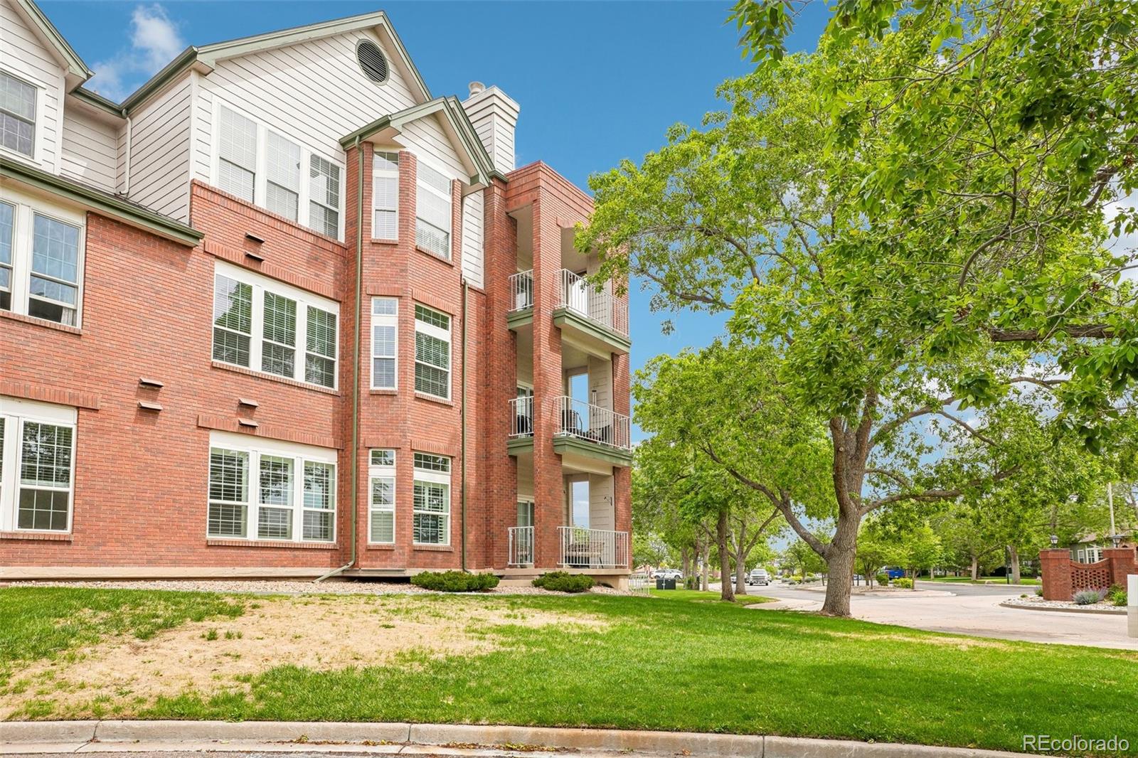 Riverwalk Littleton Condo / Townhome | MLS #: 82996872897 W Riverwalk Circle 307, Littleton Beds: 2 Baths: 2 Price: $440,000