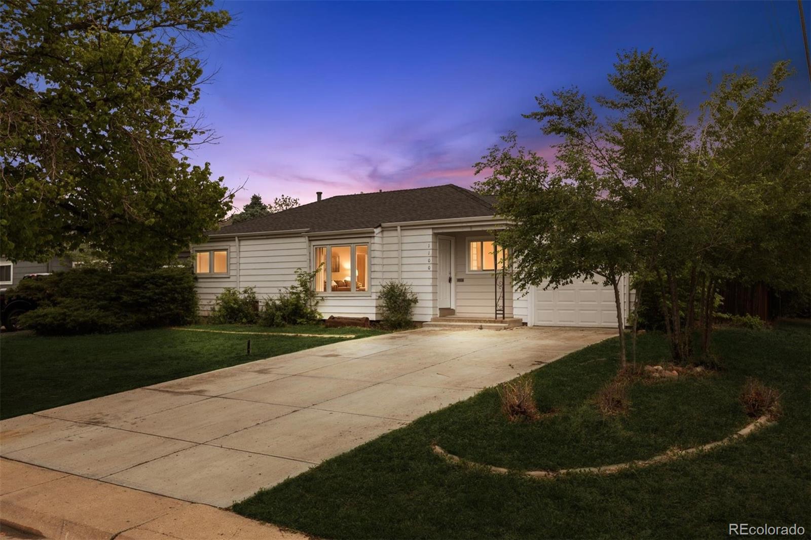 1100  kingston street, Aurora sold home. Closed on 2026-07-24 for $449,000.