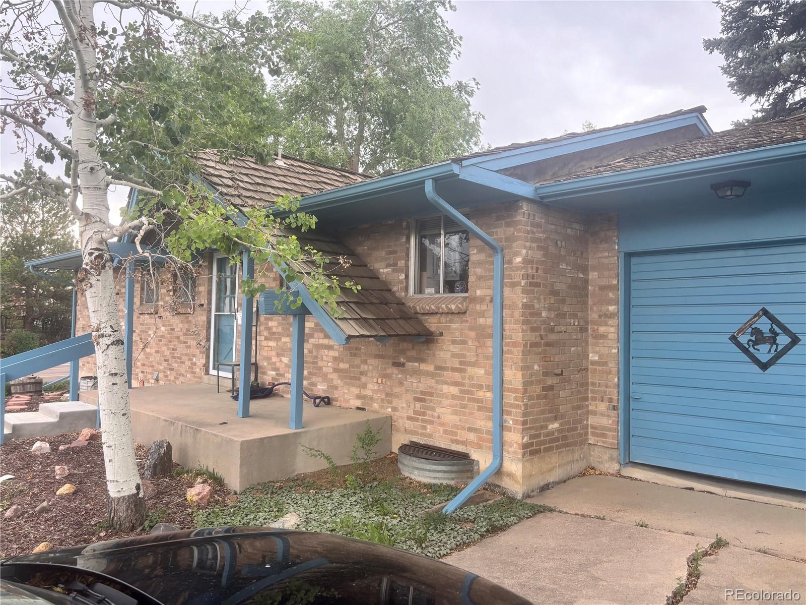  Centennial Home | MLS #: 85357447600 S Kit Carson Drive, Centennial Beds: 3 Baths: 2 Price: $410,000