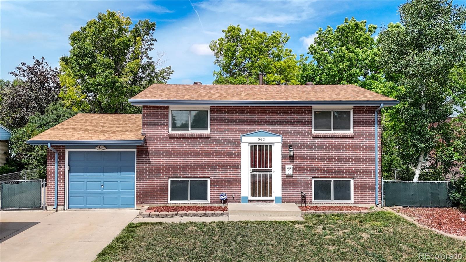  Aurora Home | MLS #: 4007160963 S Jamaica Street, Aurora Beds: 3 Baths: 2 Price: $410,000