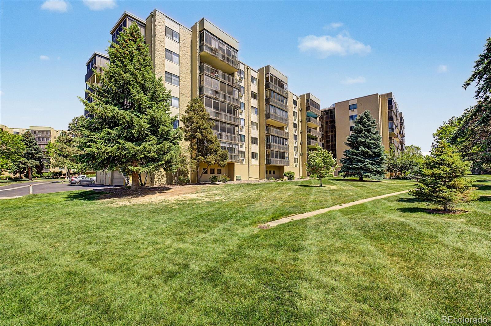 Heather Gardens Aurora Condo / Townhome | MLS #: 741807213661 E Marina Drive 411, Aurora Beds: 2 Baths: 2 Price: $354,000