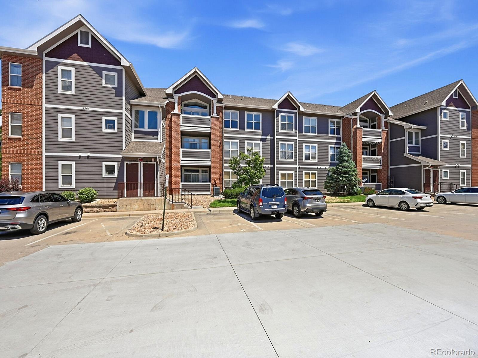  Aurora Condo / Townhome | MLS #: 811285214261 E 1st Drive 108, Aurora Beds: 2 Baths: 2 Price: $255,000