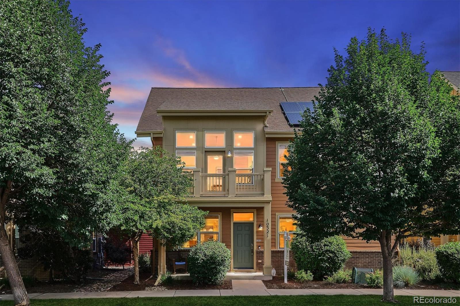 Central Park Denver Condo / Townhome | MLS #: 988765710321 E 26th Avenue , Denver Beds: 2 Baths: 2 Price: $434,900