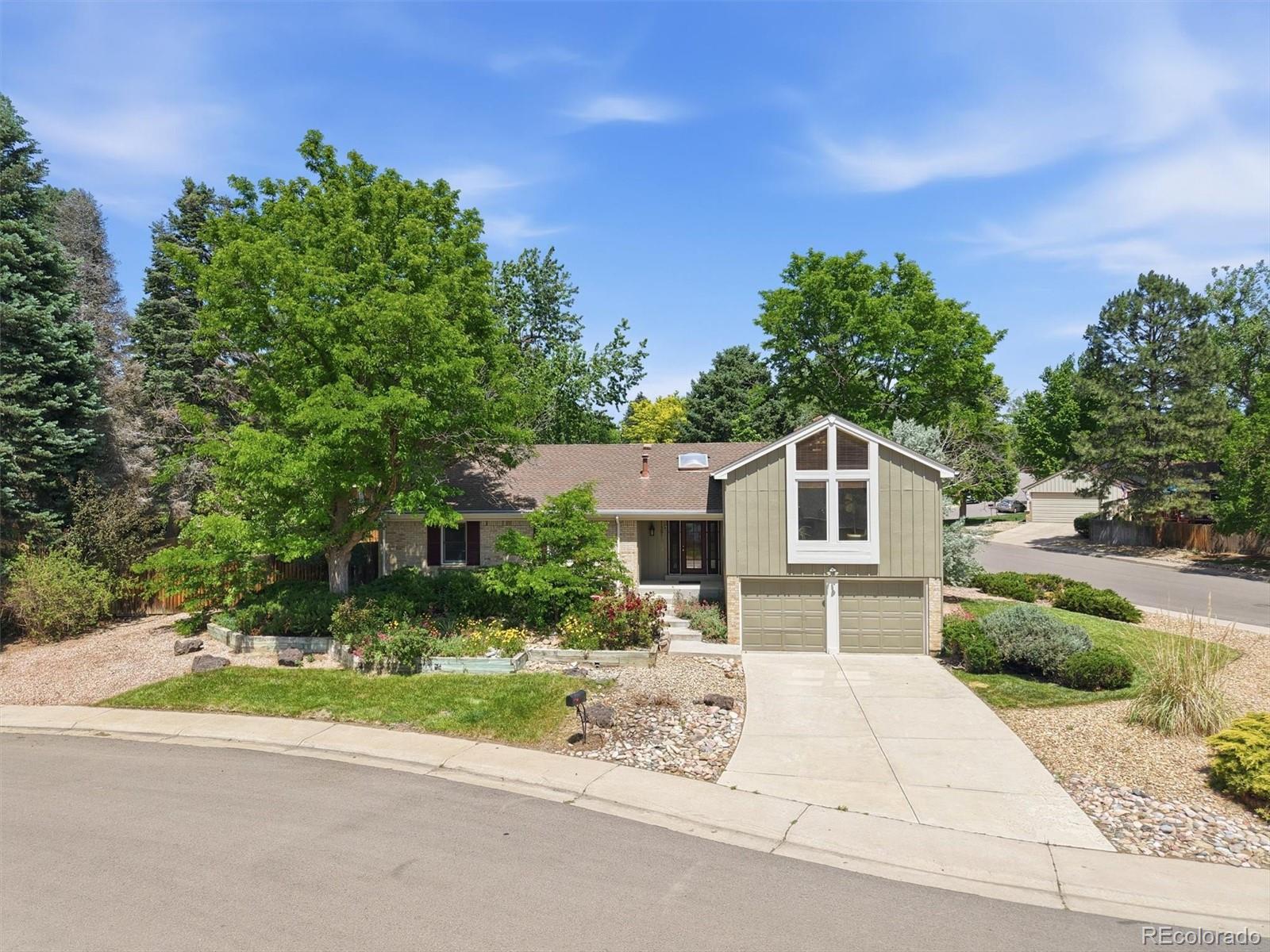 Aurora Home | MLS #: 389372311391 E Amherst Court, Aurora Beds: 4 Baths: 3 Price: $595,000
