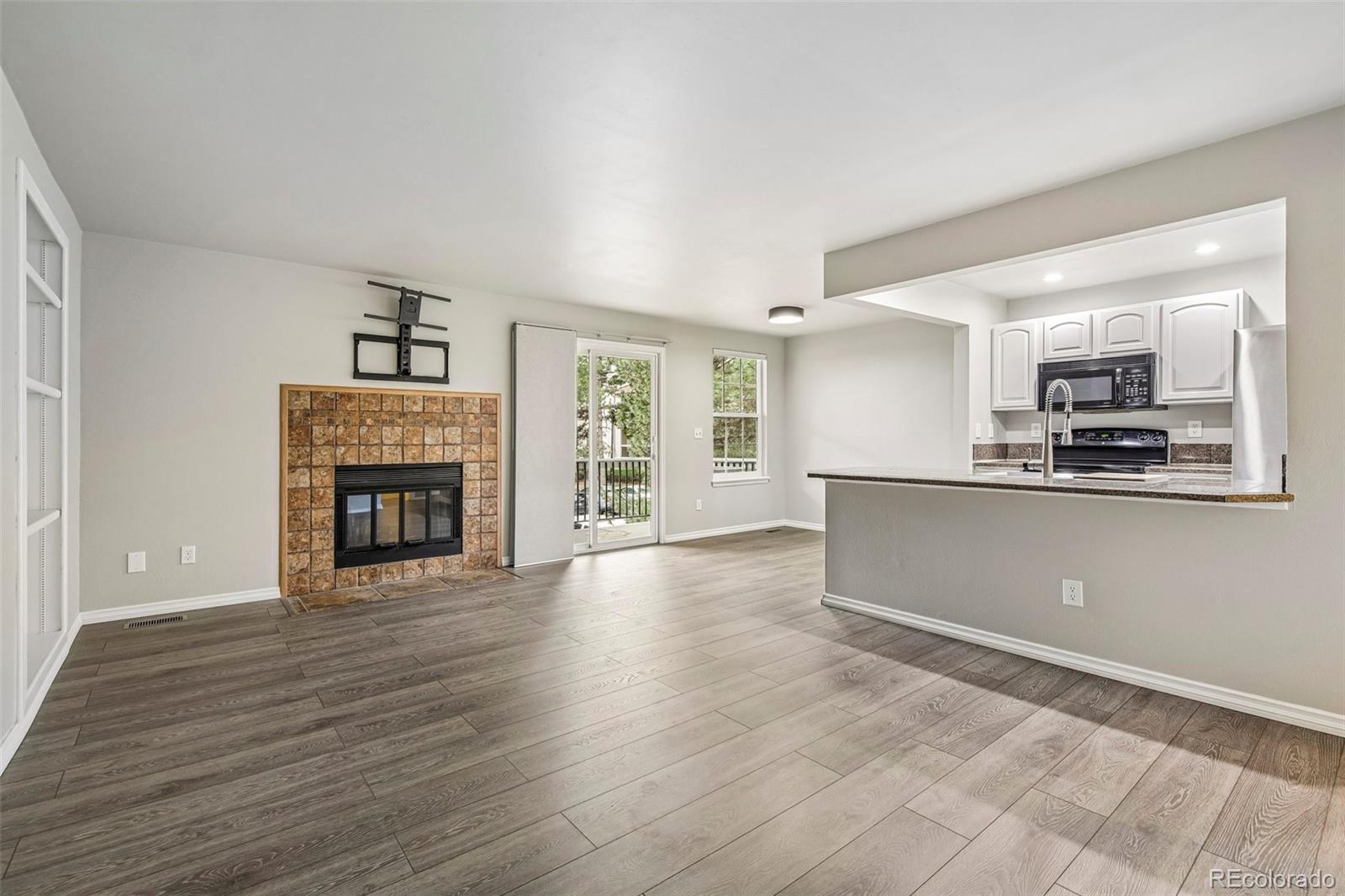  Arvada Condo / Townhome | MLS #: 67296775565 W 76th Avenue 1218, Arvada Beds: 2 Baths: 2 Price: $320,000