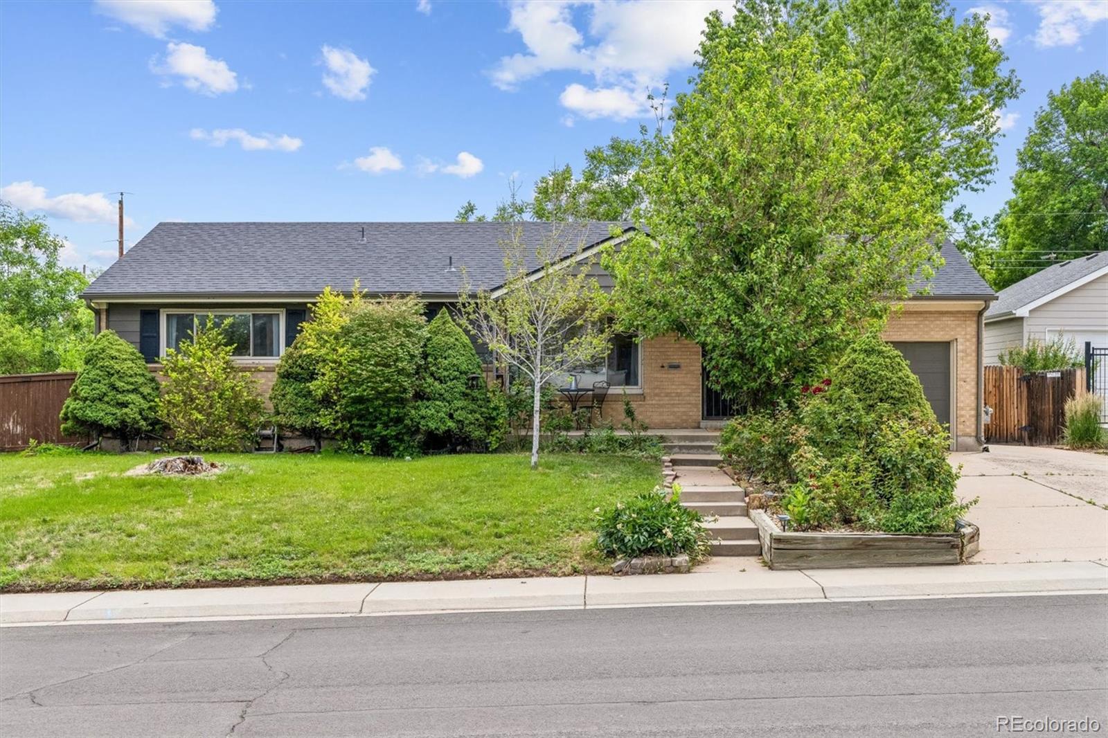  Centennial Home | MLS #: 17230686702 S Kit Carson Circle, Centennial Beds: 5 Baths: 2 Price: $550,000