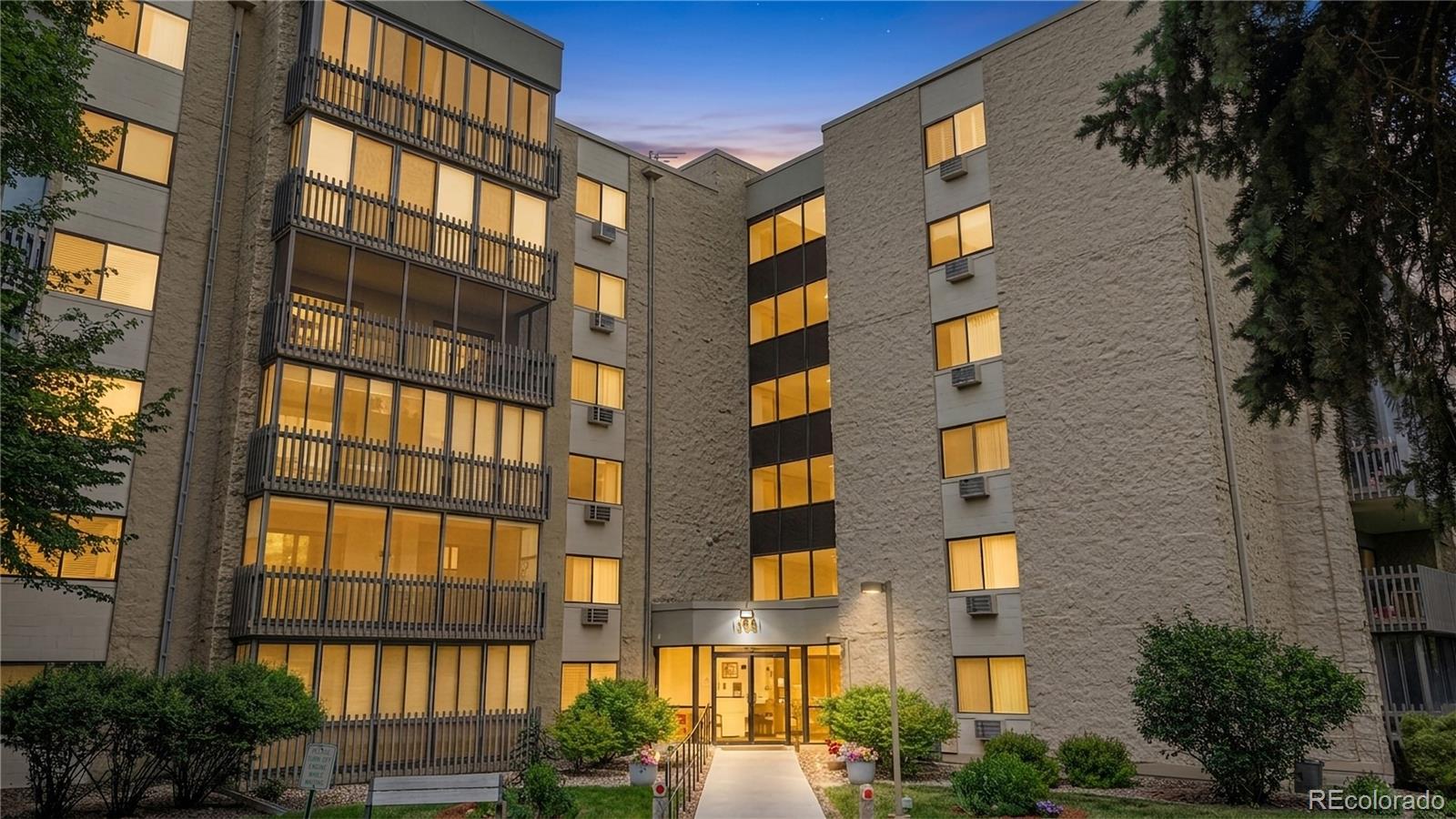 Heather Gardens Aurora Condo / Townhome | MLS #: 238165313661 E Marina Drive 110, Aurora Beds: 2 Baths: 2 Price: $295,000