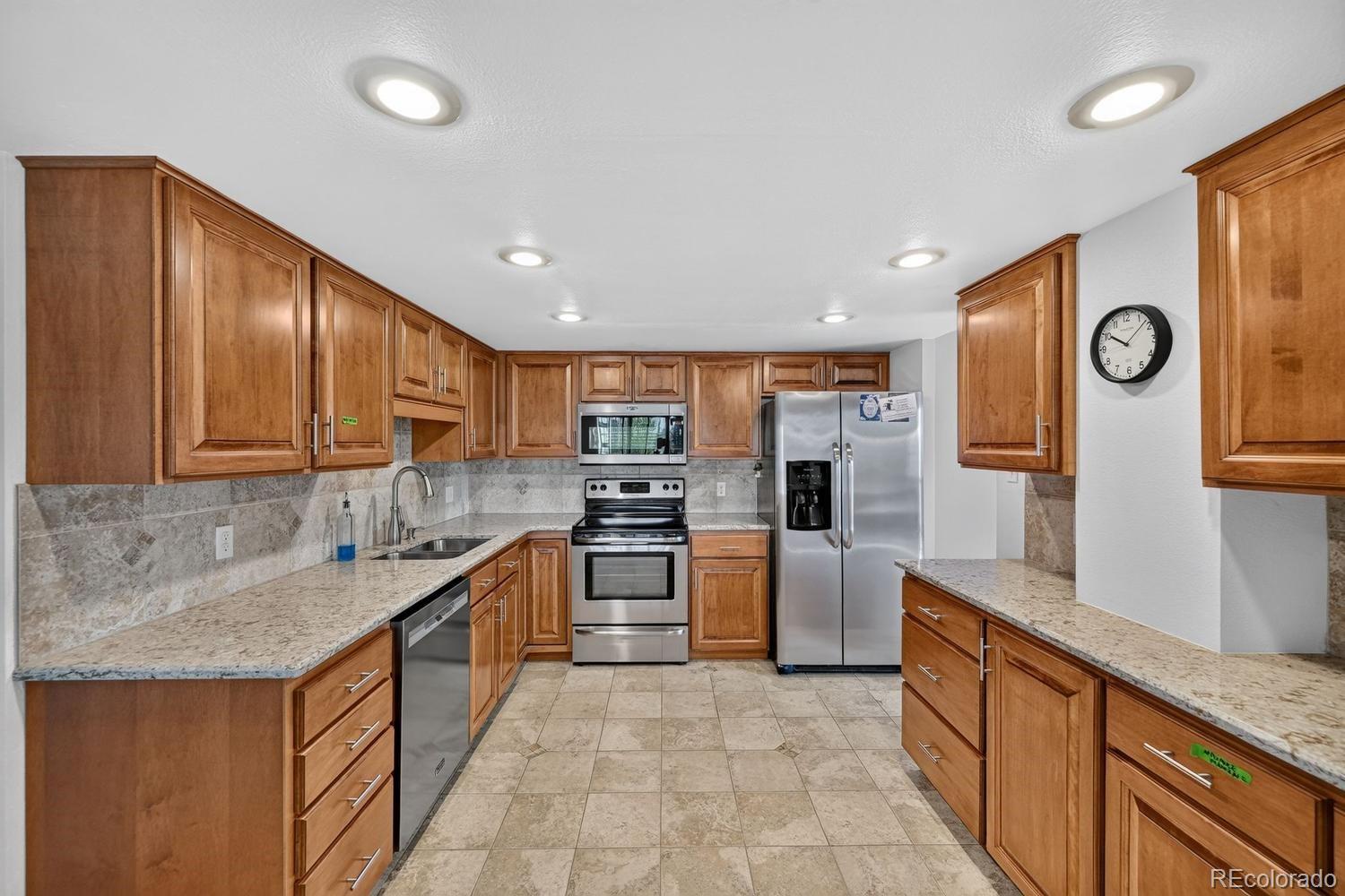  Aurora Condo / Townhome | MLS #: 635011714152 E Linvale Place 502, Aurora Beds: 2 Baths: 2 Price: $385,000