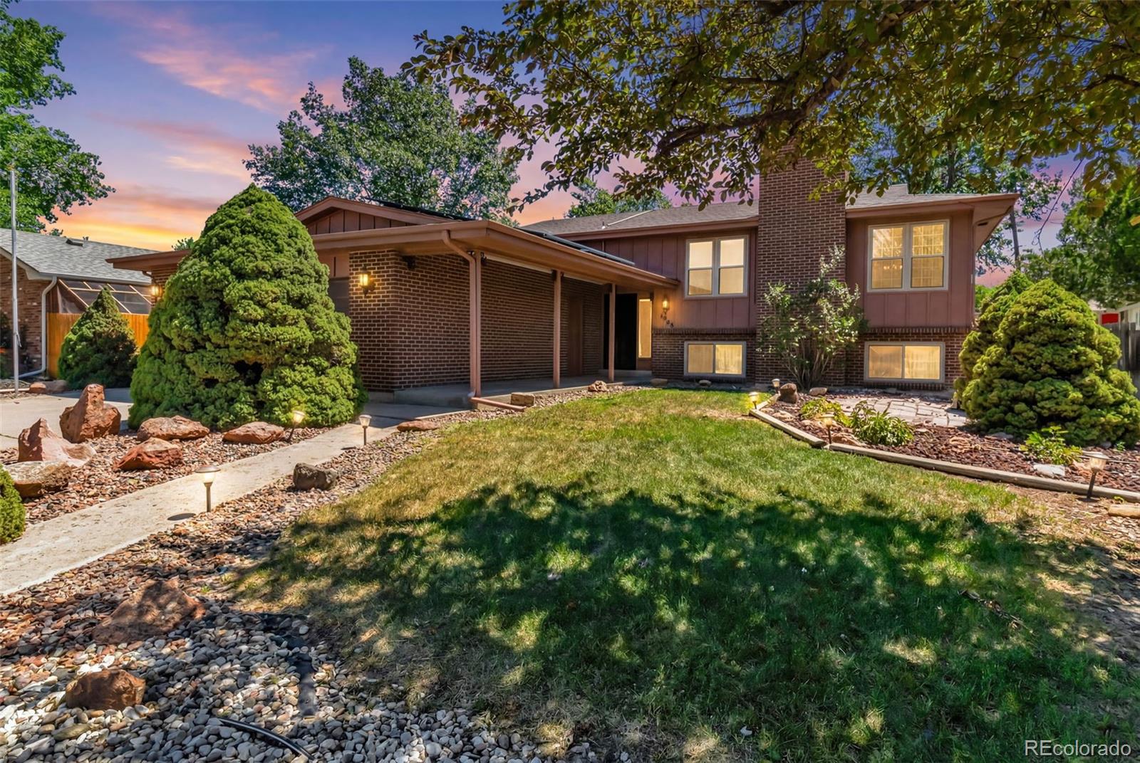  Aurora Home | MLS #: 49083151260 S Moline Street, Aurora Beds: 4 Baths: 2 Price: $480,000