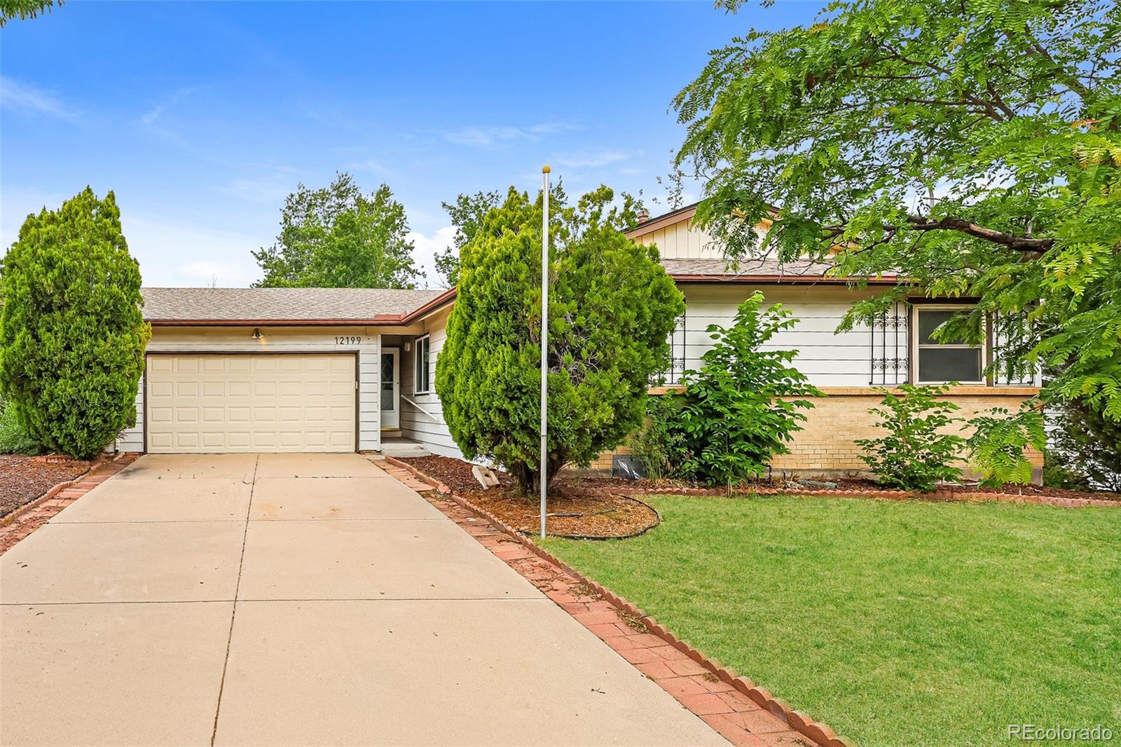  Aurora Home | MLS #: 298143612199 E Oregon Drive, Aurora Beds: 3 Baths: 3 Price: $395,000