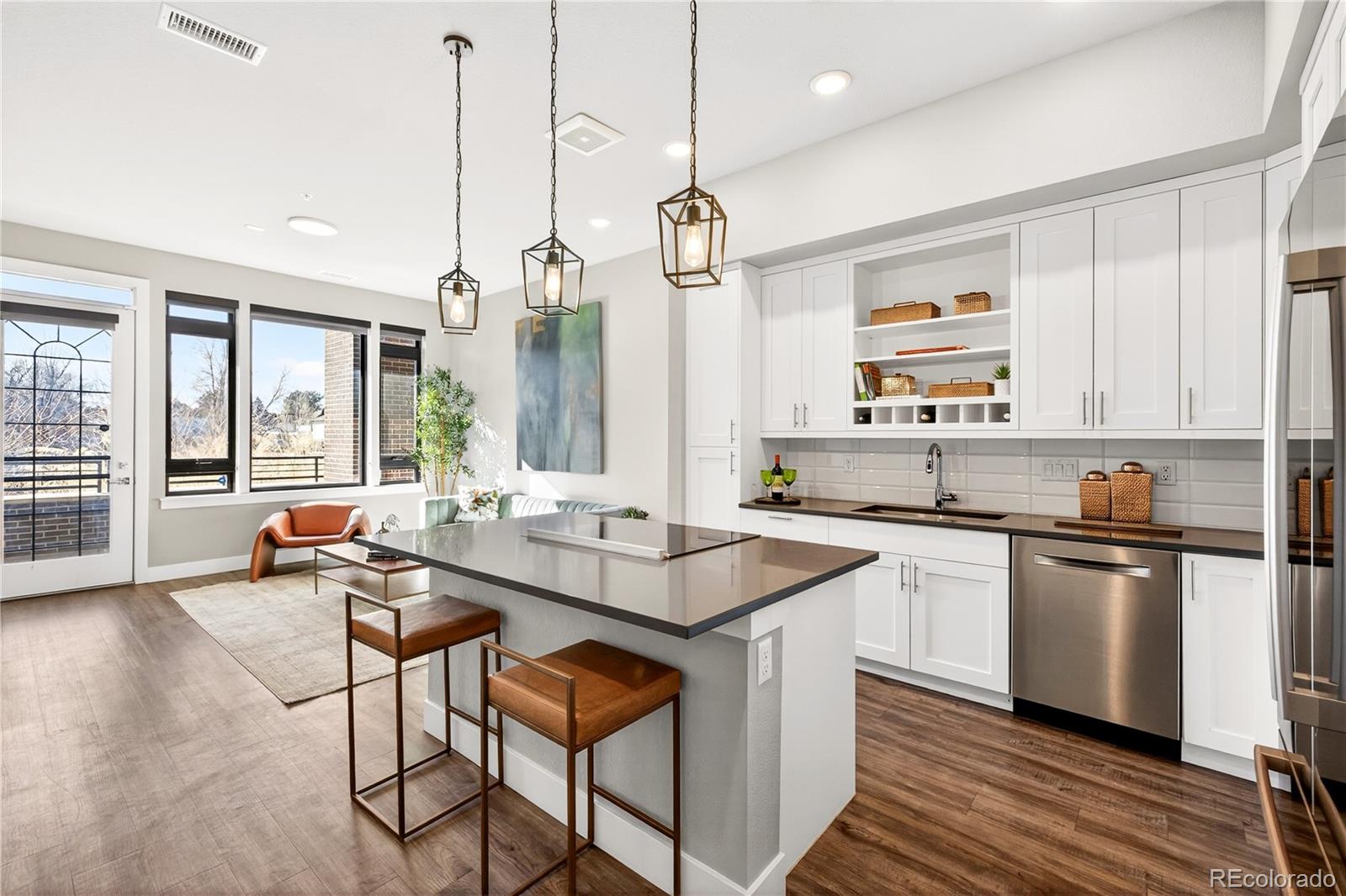 Lowry Denver Condo / Townhome | MLS #: 21877026618 E Lowry Boulevard 110, Denver Beds: 1 Baths: 2 Price: $525,000