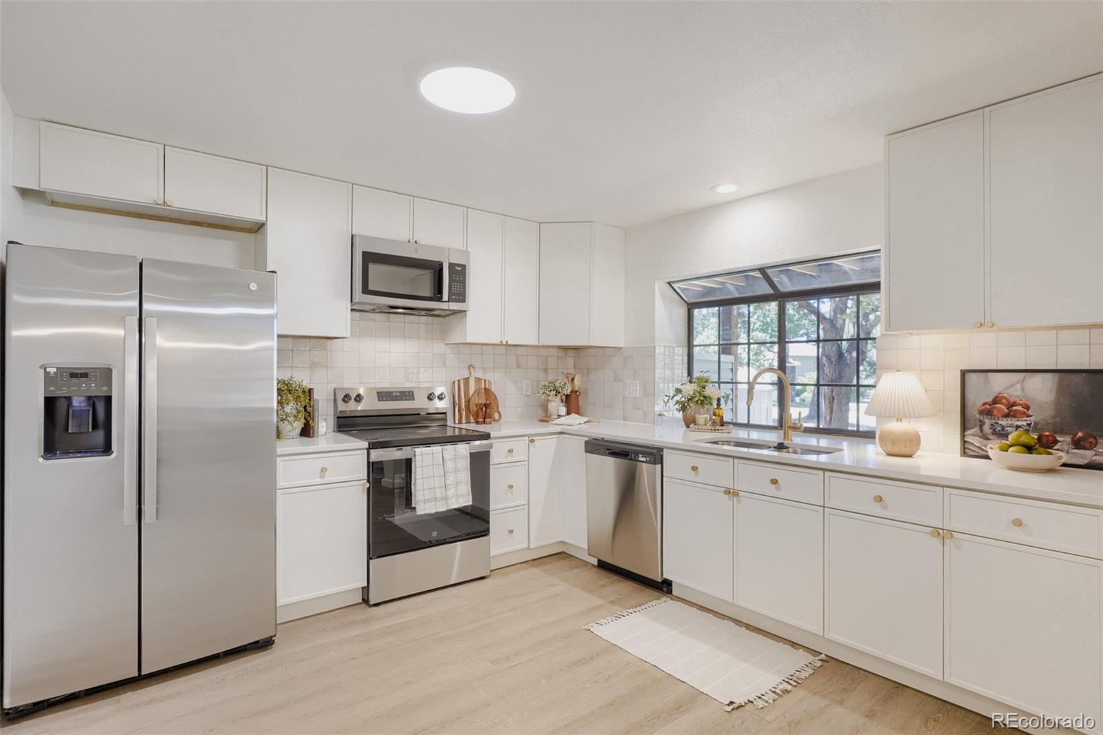  Aurora Condo / Townhome | MLS #: 908455012662 E Warren Drive E, Aurora Beds: 1 Baths: 1 Price: $252,400