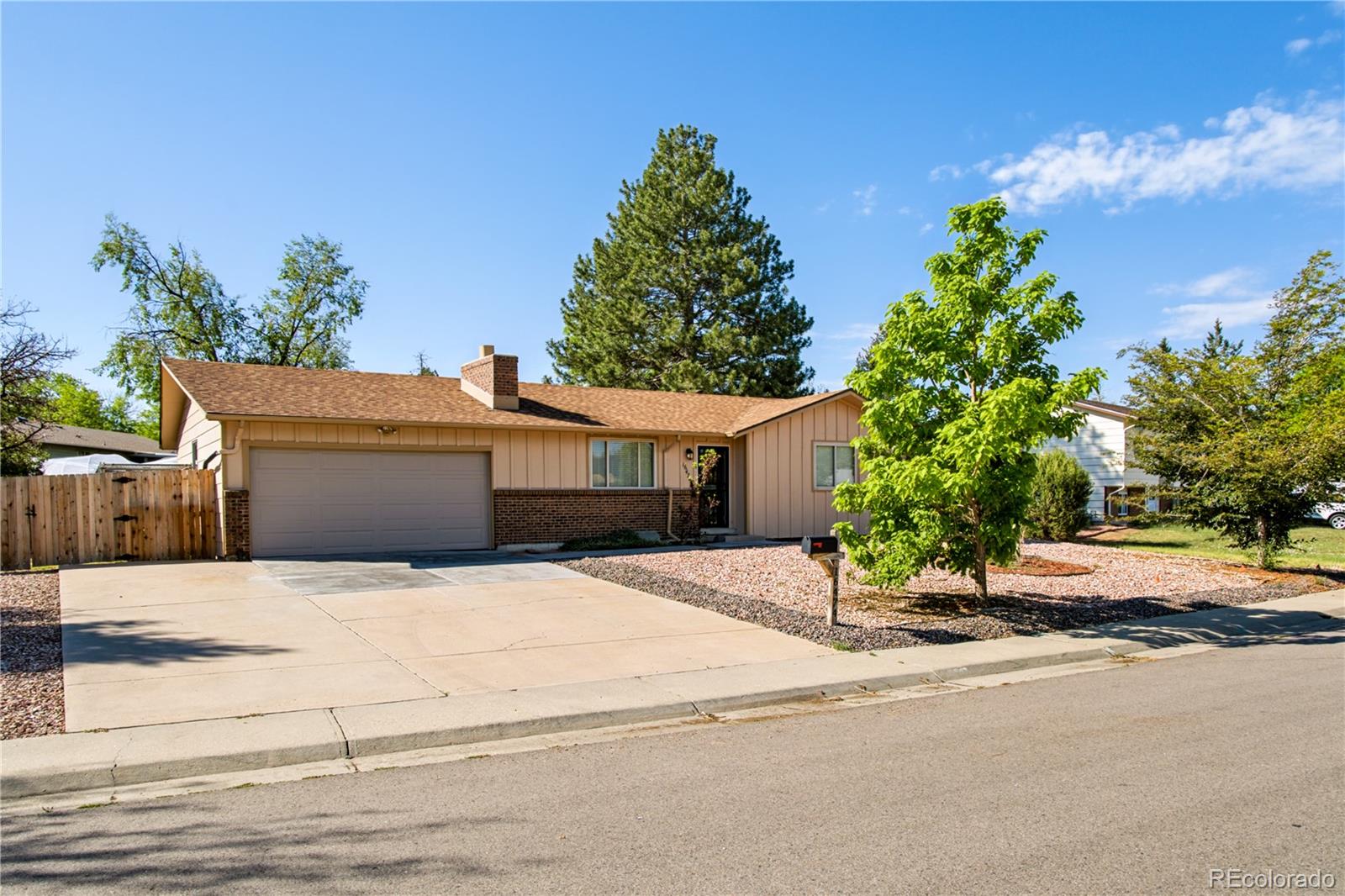  Aurora Home | MLS #: 210001416474 E 7th Avenue, Aurora Beds: 3 Baths: 3 Price: $425,000