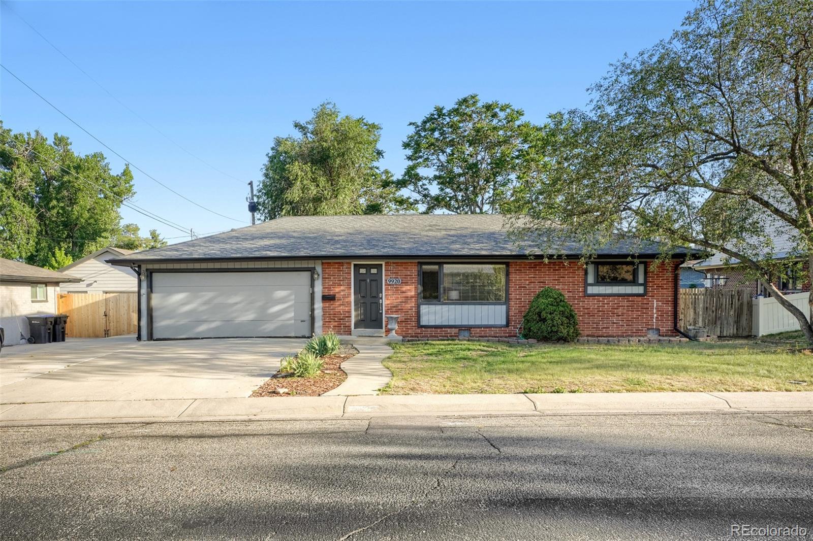  Arvada Home | MLS #: 25469739920 W 54th Avenue, Arvada Beds: 3 Baths: 3 Price: $599,000