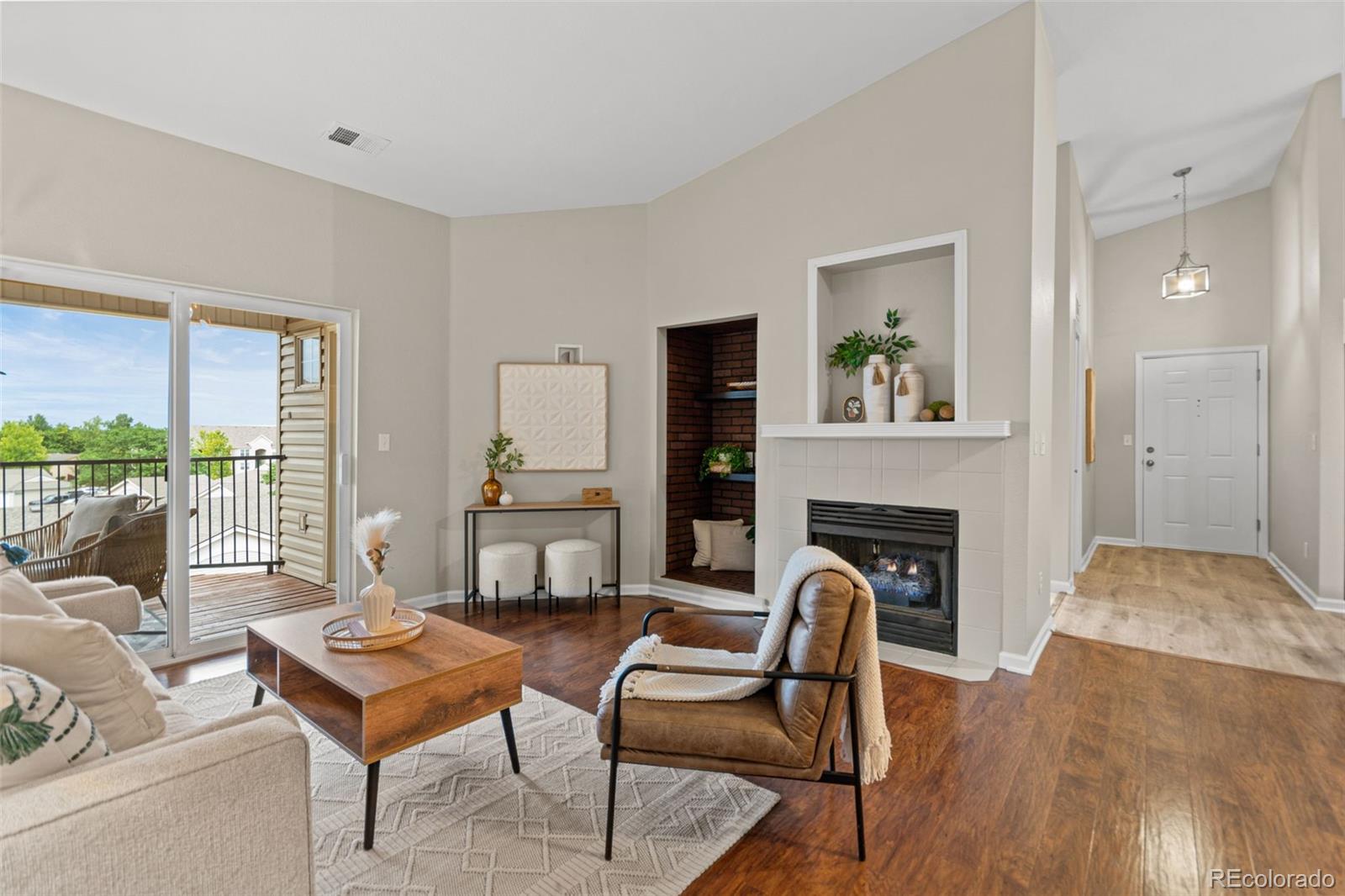 Cambridge In The Foothills Littleton Condo / Townhome | MLS #: 947146012288 W Dorado Place 302, Littleton Beds: 3 Baths: 2 Price: $365,000
