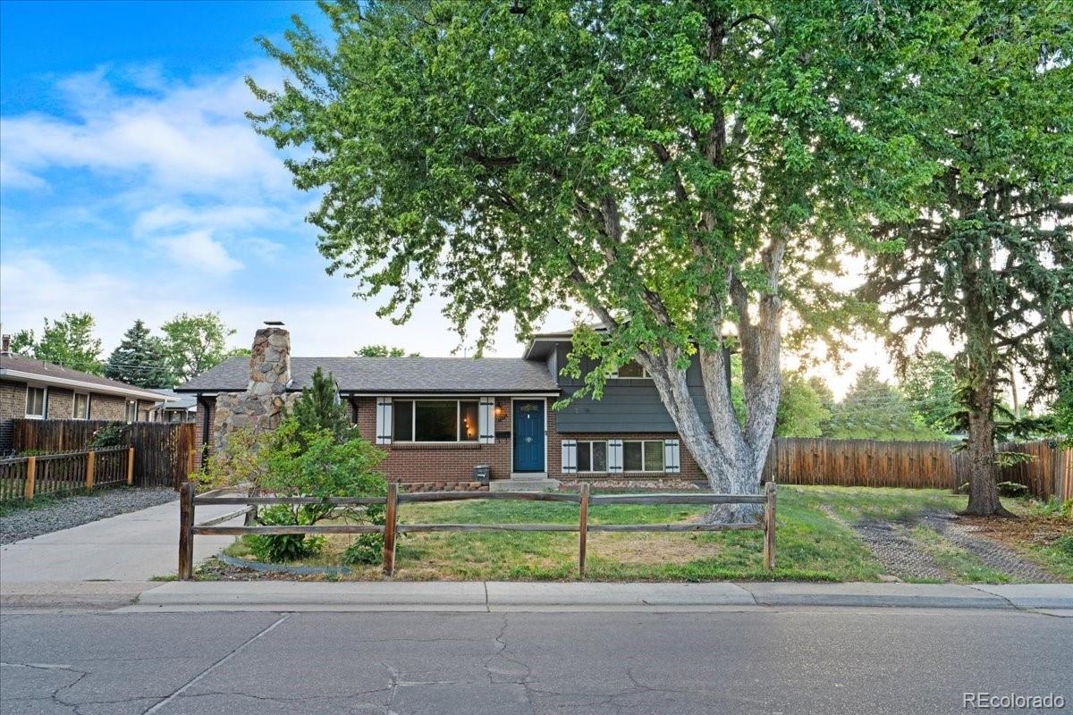 Cloverdale Lakewood Home | MLS #: 44158871505 S Endicott Street, Lakewood Beds: 4 Baths: 2 Price: $525,000