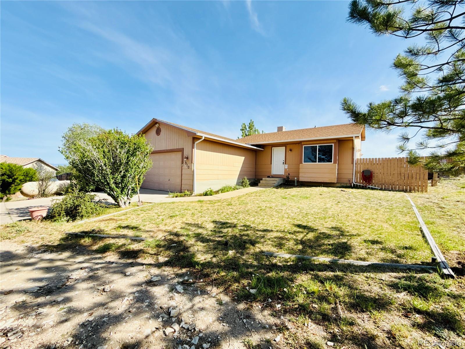  Pueblo Home | MLS #: 9109770910 S Elgin Court, Pueblo Beds: 3 Baths: 2 Price: $319,000