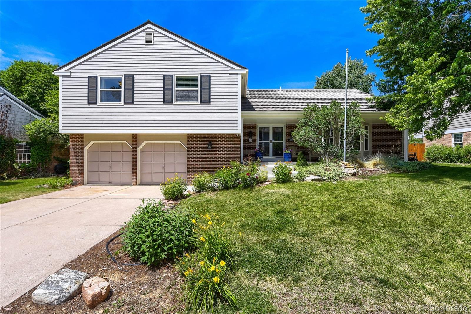  Englewood Home | MLS #: 26978417373 S Pontiac Way, Englewood Beds: 5 Baths: 4 Price: $1,199,000