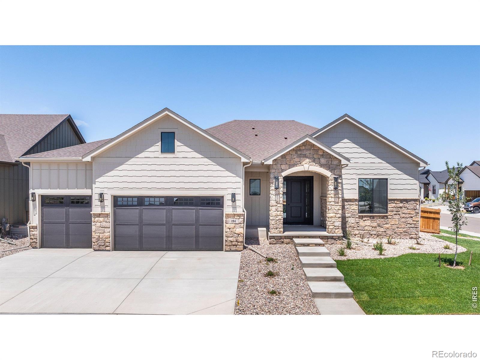 194  boxwood drive, Windsor sold home. Closed on 2026-07-14 for $925,000.