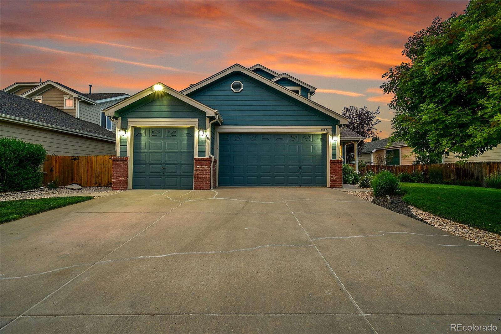  Aurora Home | MLS #: 84806334558 S Ireland Street, Aurora Beds: 3 Baths: 3 Price: $635,000