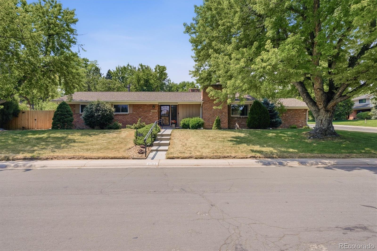  Littleton Home | MLS #: 60748602182 W Briarwood Avenue, Littleton Beds: 5 Baths: 3 Price: $750,000