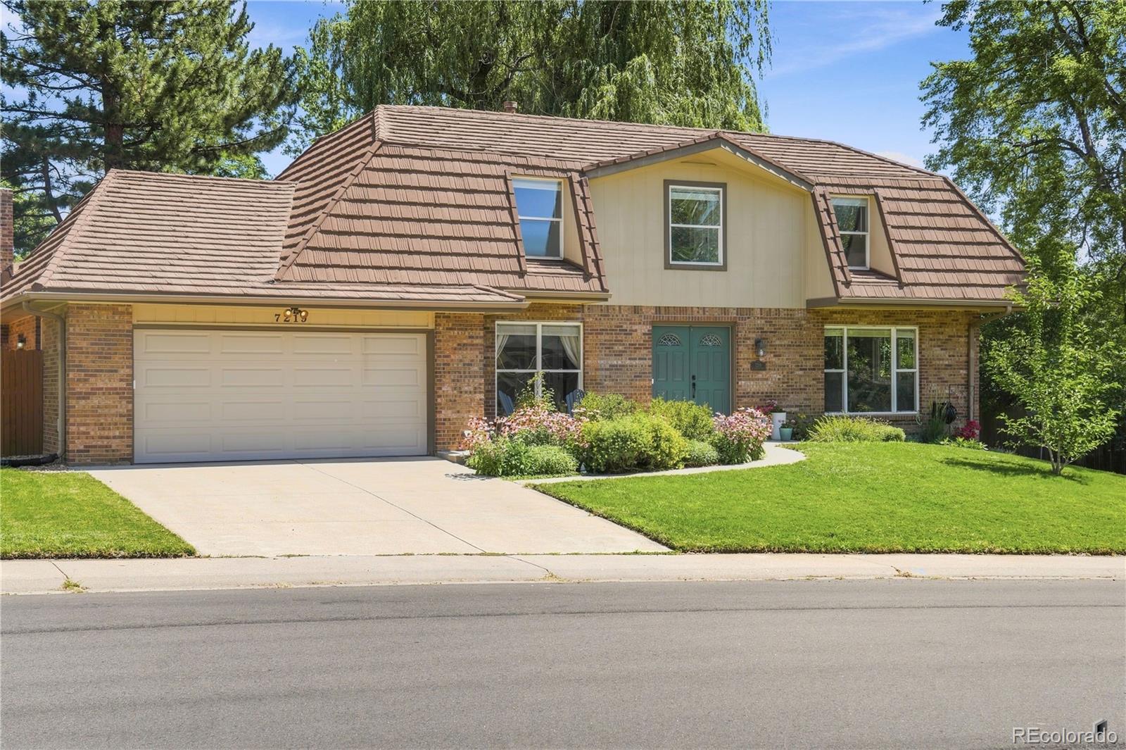  Littleton Home | MLS #: 19127857219 W Fairview Drive, Littleton Beds: 4 Baths: 4 Price: $815,000