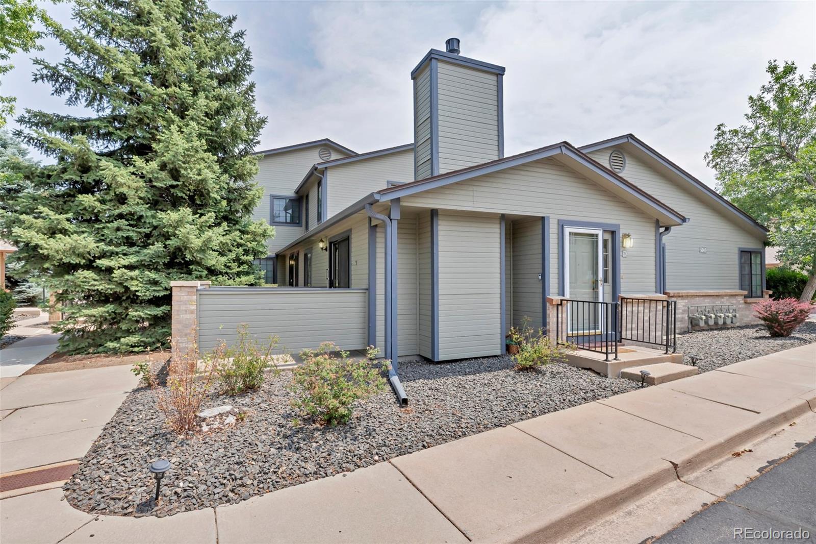 9145 w cedar drive, Denver sold home. Closed on 2026-07-27 for $380,000.