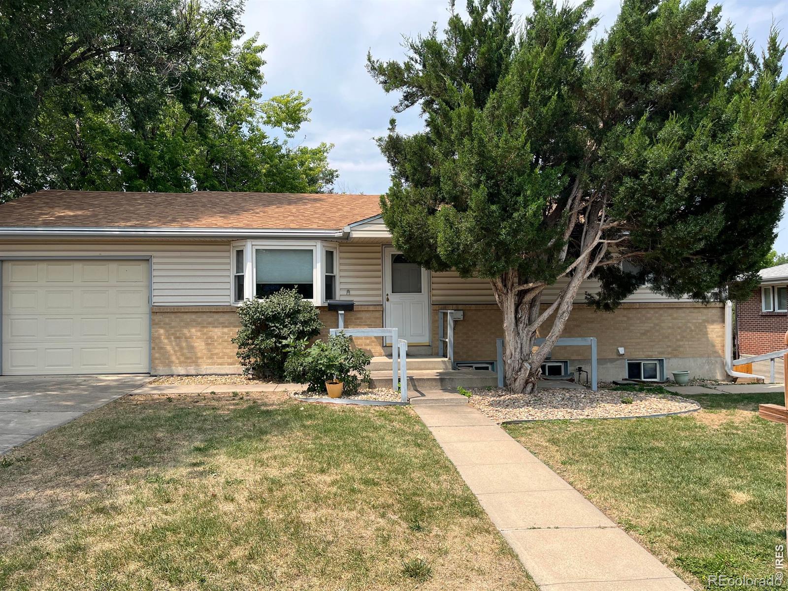  Arvada Home | MLS #: 45678910627367025 W 62nd Avenue, Arvada Beds: 5 Baths: 3 Price: $465,000