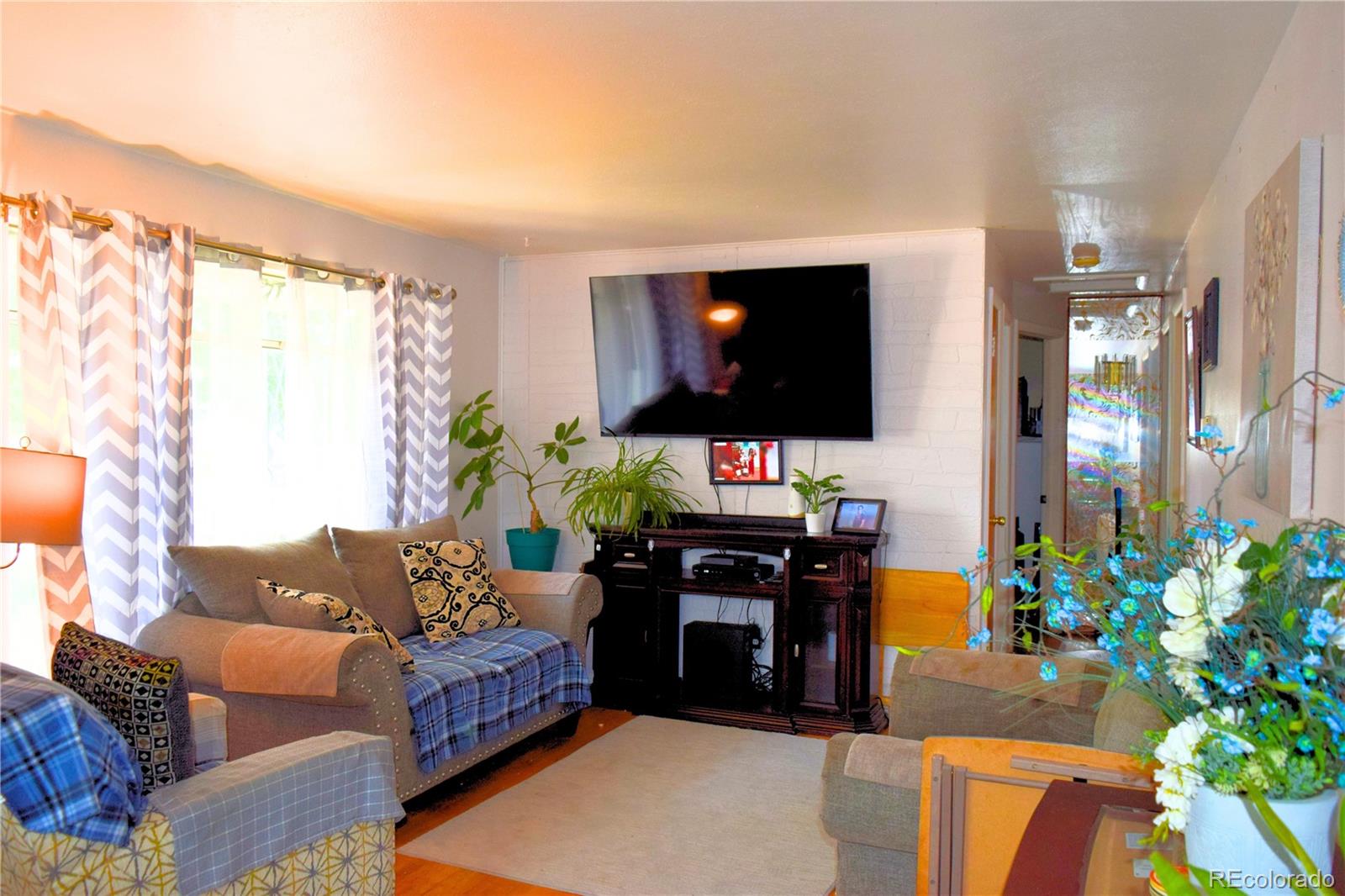  Aurora Home | MLS #: 25840042605  Xanadu Street, Aurora Beds: 5 Baths: 2 Price: $325,000
