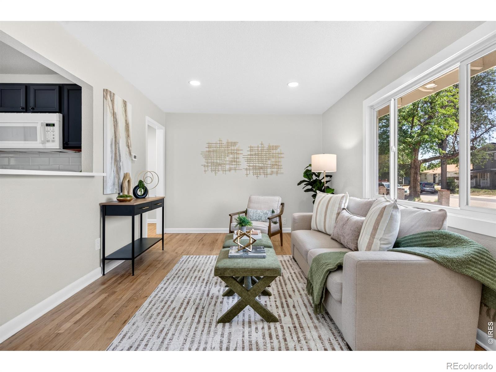 835 lansing street, Aurora sold home. Closed on 2026-09-23 for $340,000.