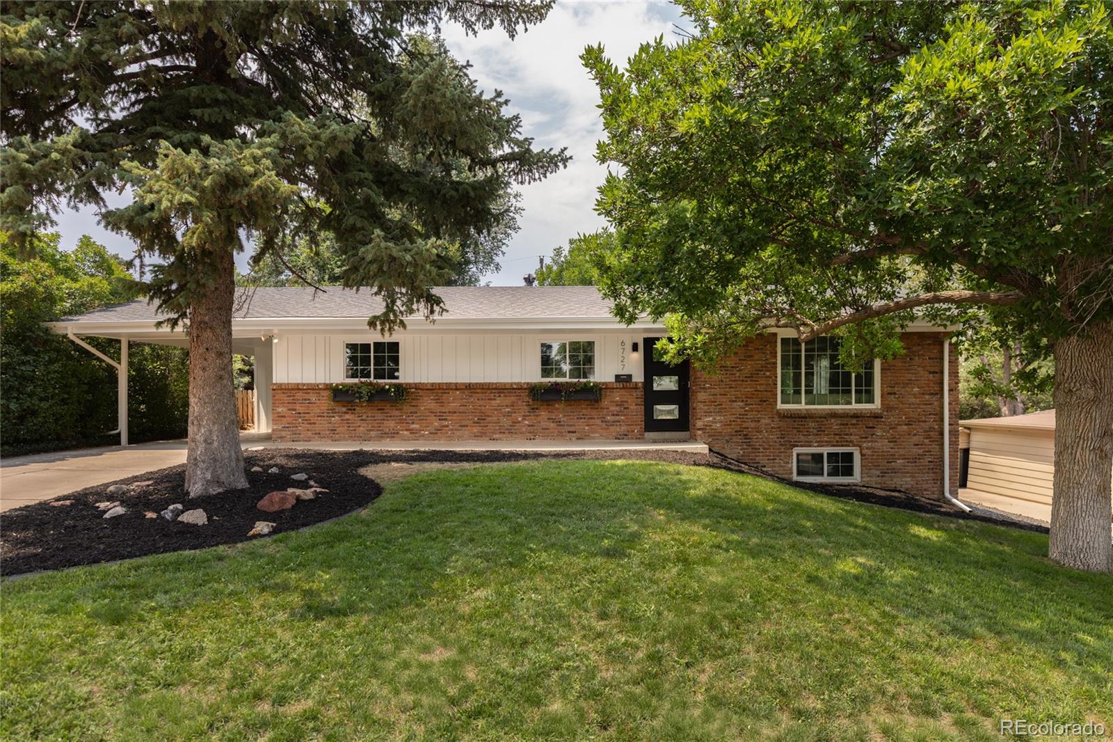  Littleton Home | MLS #: 96524776727 S Gallup Street, Littleton Beds: 3 Baths: 3 Price: $625,000