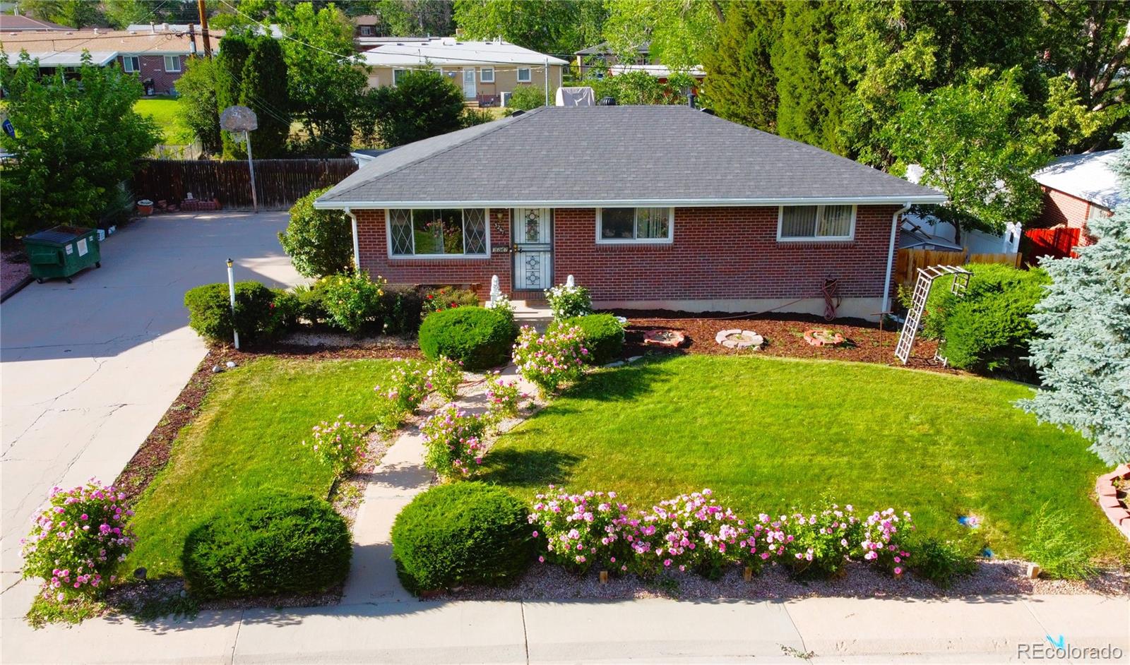  Englewood Home | MLS #: 38663443247 W Pimlico Drive, Englewood Beds: 4 Baths: 3 Price: $490,000