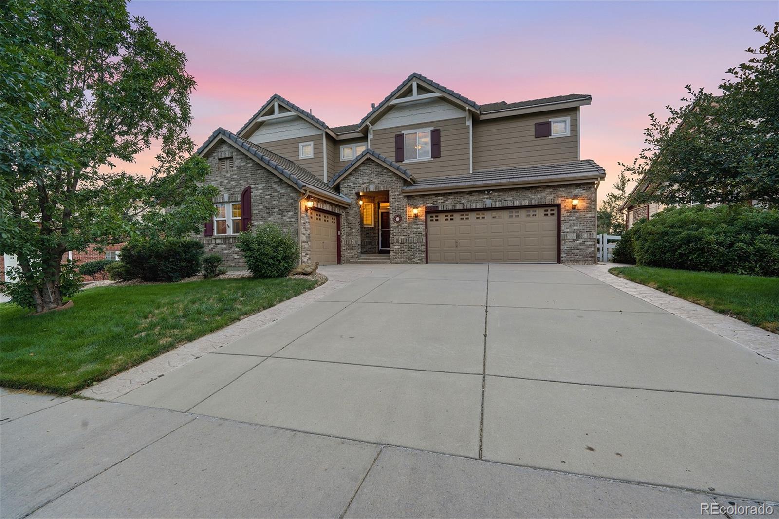  Aurora Home | MLS #: 576982021267 E Eastman Drive, Aurora Beds: 4 Baths: 4 Price: $745,000