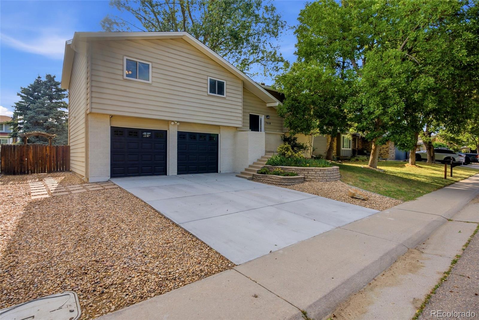  Littleton Home | MLS #: 51715467019 S Allison Way, Littleton Beds: 3 Baths: 3 Price: $589,995