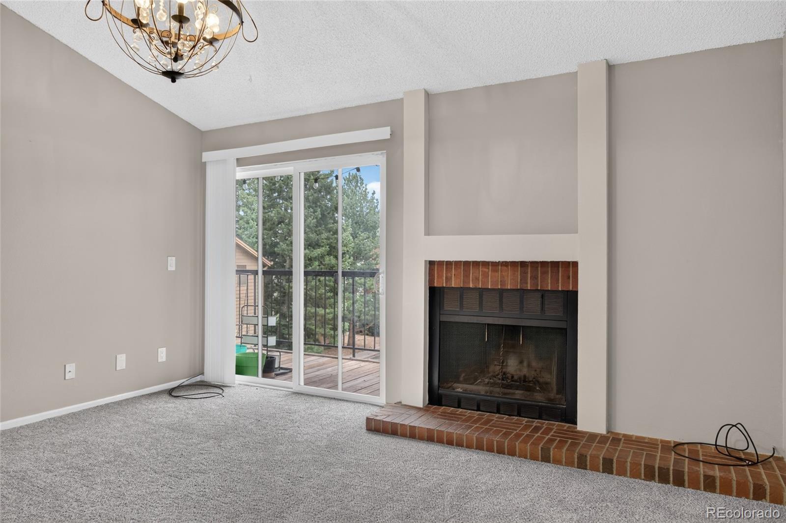  Littleton Condo / Townhome | MLS #: 72345874899 S Dudley Street 17C, Littleton Beds: 2 Baths: 1 Price: $200,000