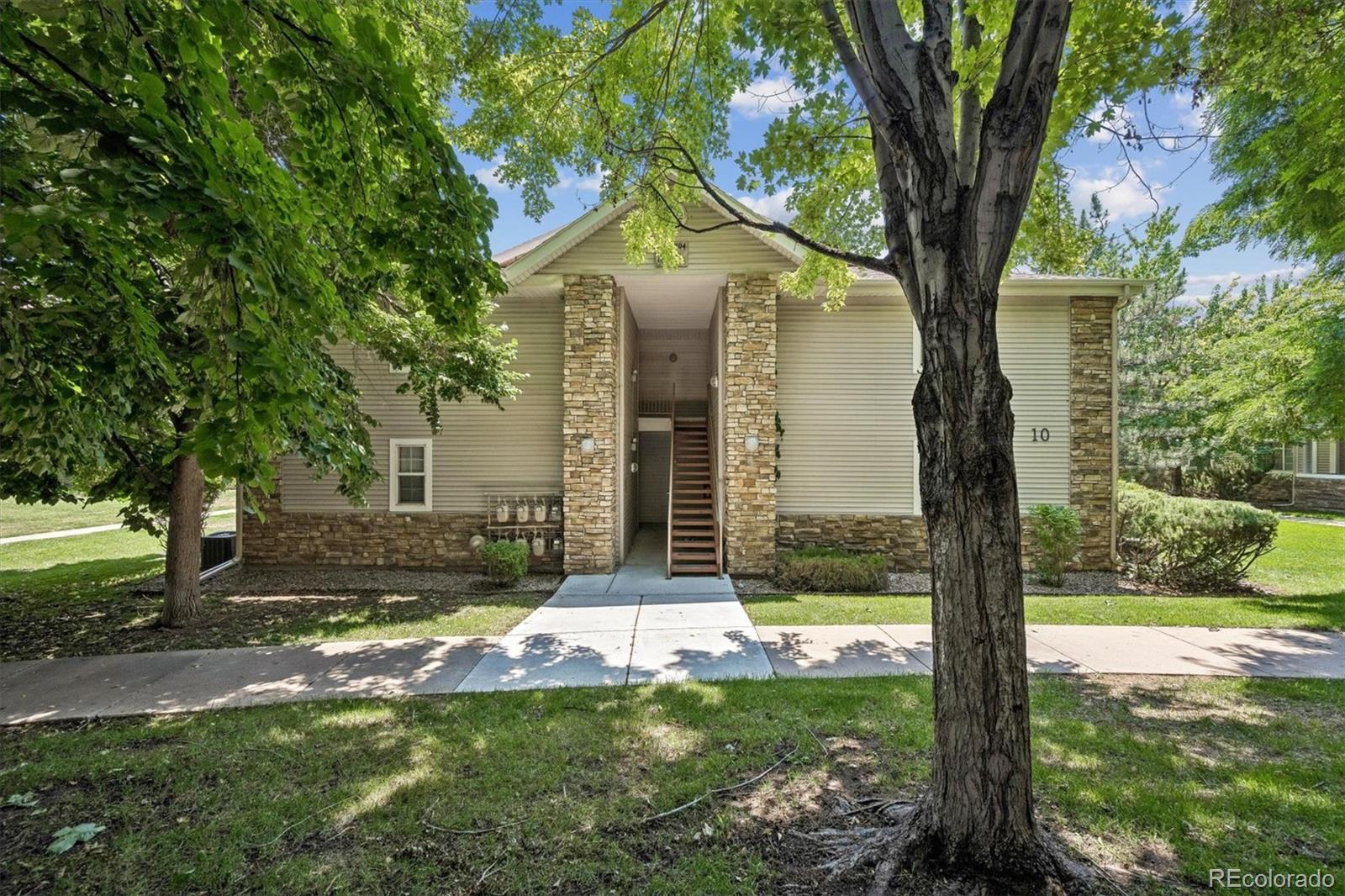  Arvada Condo / Townhome | MLS #: 62360505571 W 76th Avenue 104, Arvada Beds: 2 Baths: 2 Price: $280,000