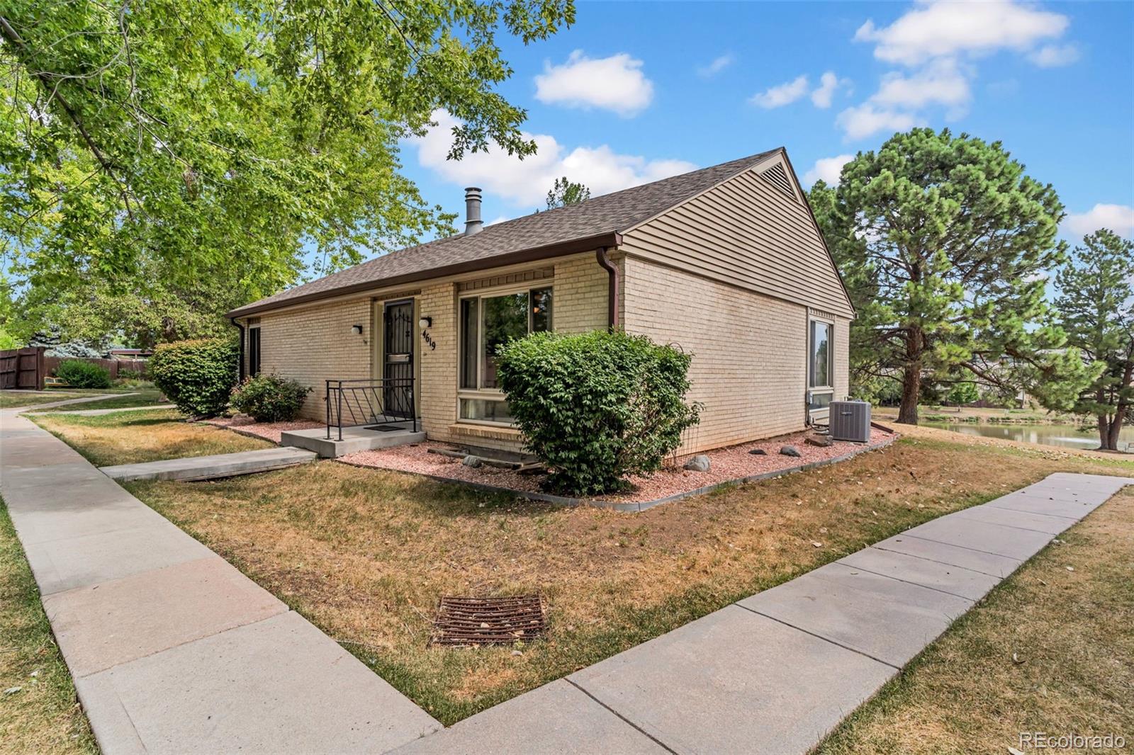 Columbine Lakes Littleton Condo / Townhome | MLS #: 94806634619 W Ponds Circle , Littleton Beds: 2 Baths: 2 Price: $375,000