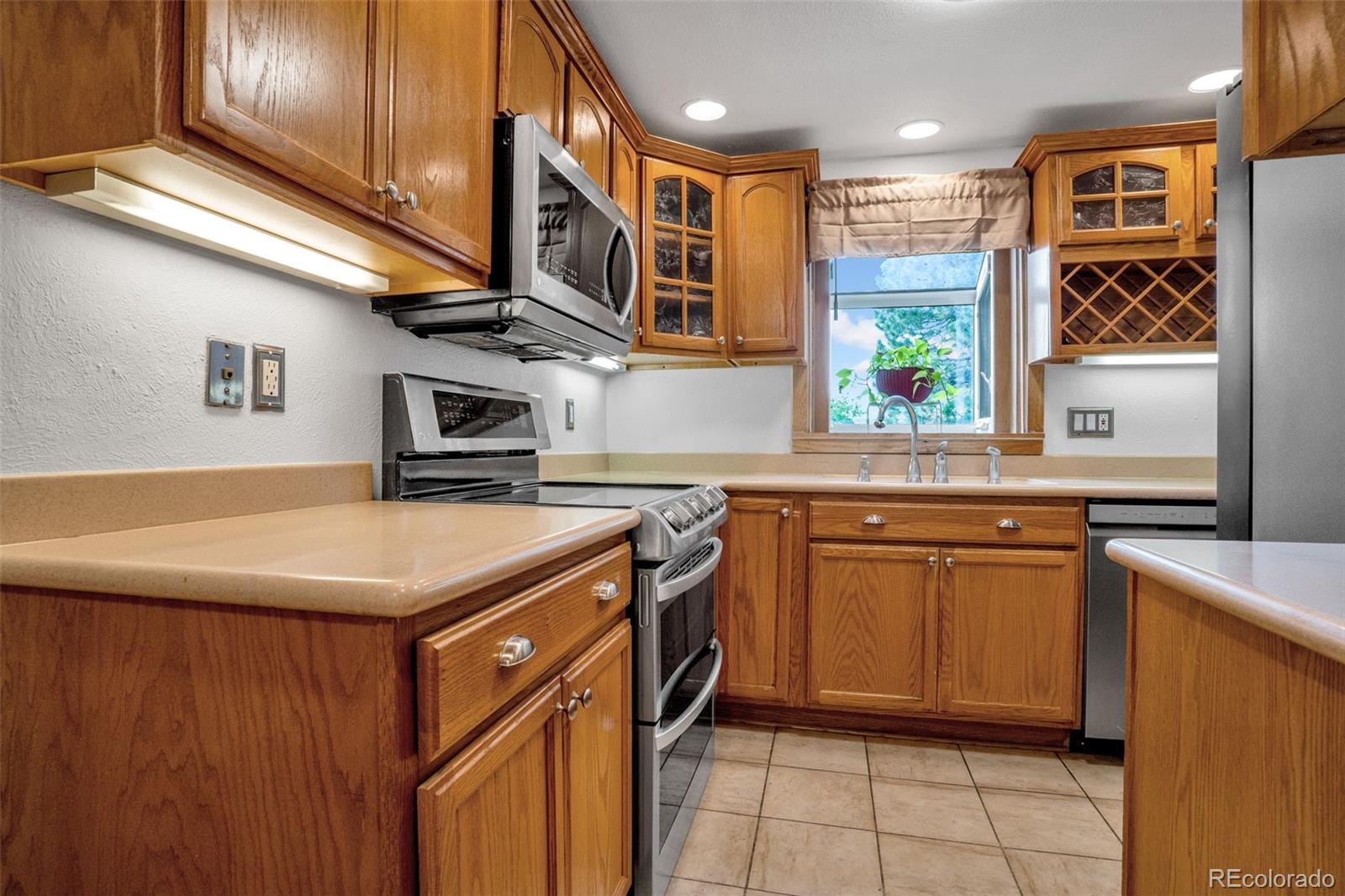  Aurora Condo / Townhome | MLS #: 92589062497 S Victor Street A, Aurora Beds: 3 Baths: 2 Price: $300,000