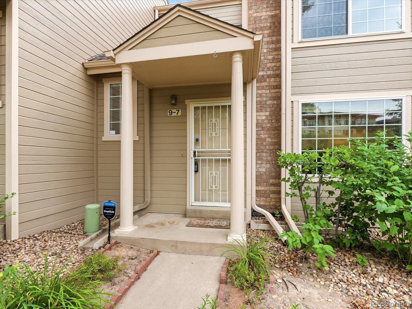 1818 s quebec way, Denver sold home. Closed on 2026-09-17 for $340,000.