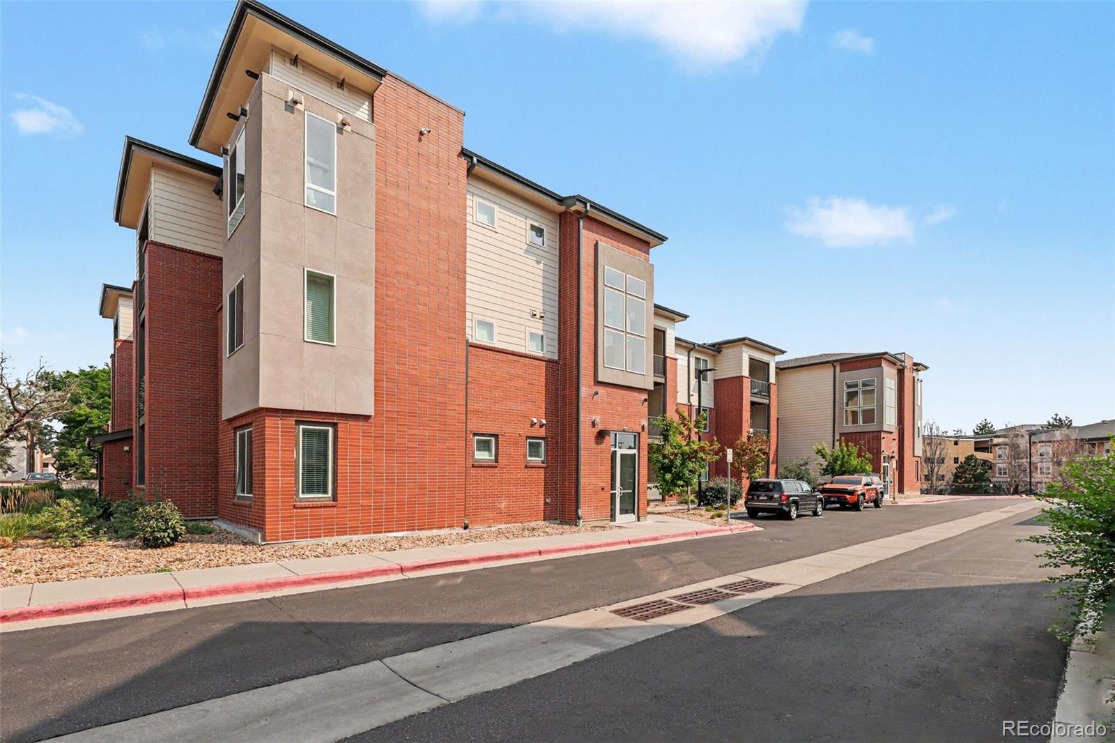  Aurora Condo / Townhome | MLS #: 976641114331 E Tennessee Avenue 305, Aurora Beds: 1 Baths: 1 Price: $210,000
