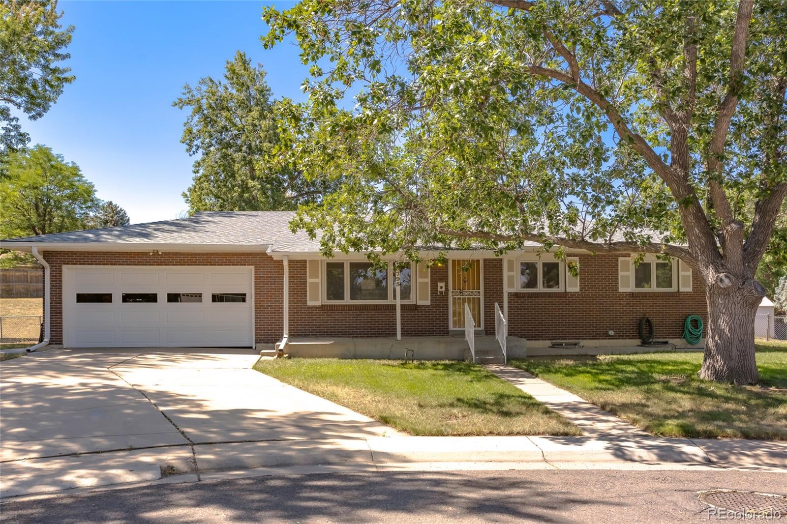 Hutchinson Hills Denver Home | MLS #: 84614573795 S Uinta Court, Denver Beds: 5 Baths: 3 Price: $575,000