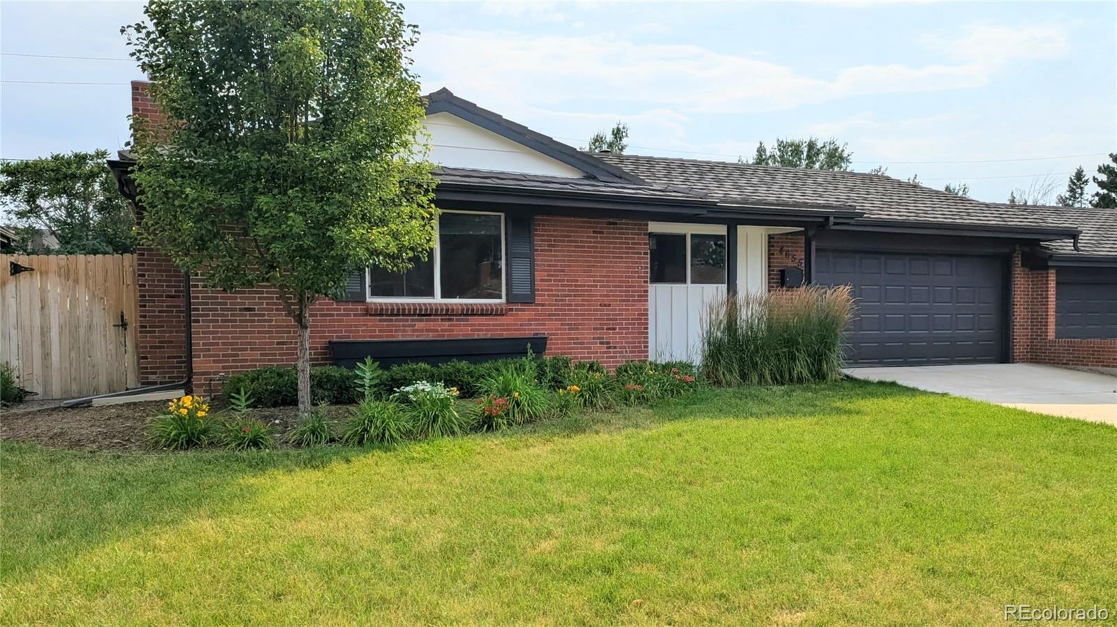  Greenwood Village Condo / Townhome | MLS #: 42181124655 S Akron  , Greenwood Village Beds: 4 Baths: 3 Price: $645,000