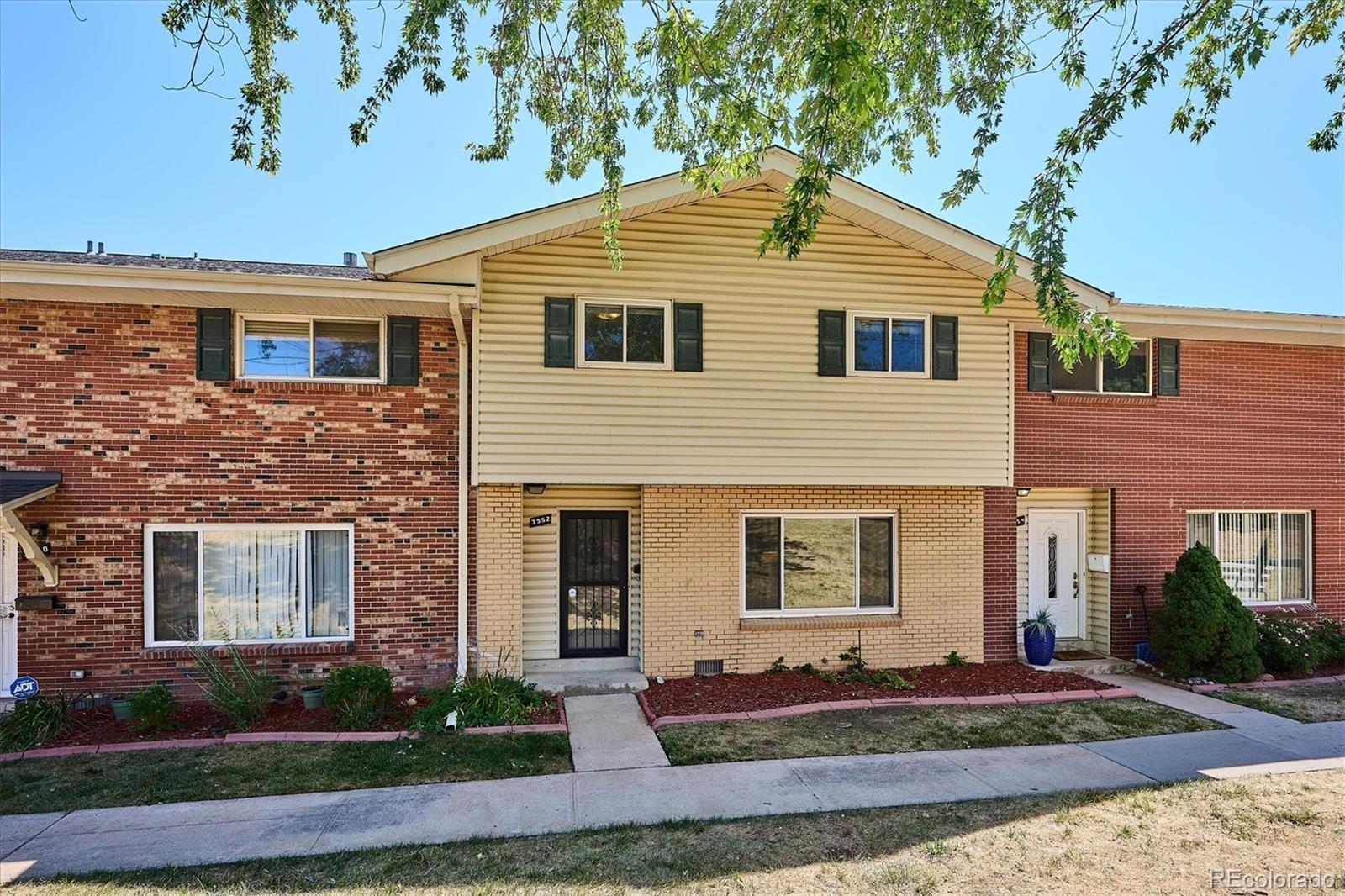  Denver Home | MLS #: 55431543952 S Yosemite Street, Denver Beds: 3 Baths: 3 Price: $325,000